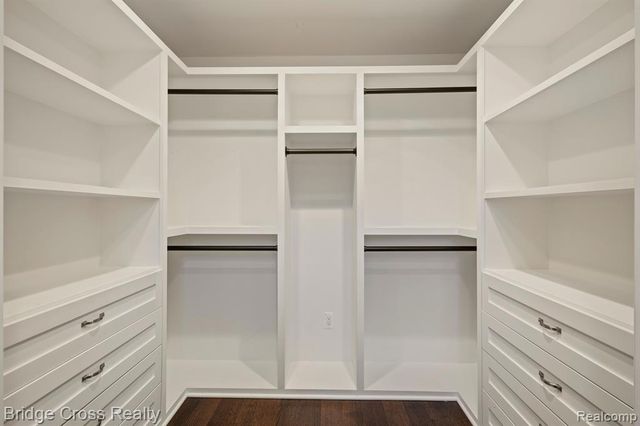 5820 Lakeview Avenue, Orchard Lake, MI 48323