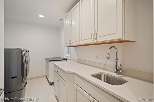 5820 Lakeview Avenue, Orchard Lake, MI 48323