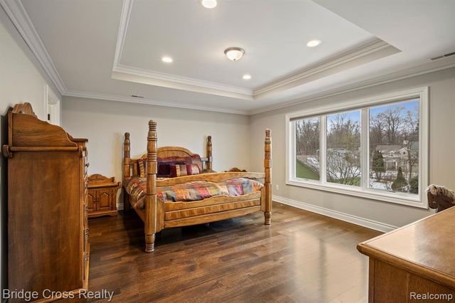 5820 Lakeview Avenue, Orchard Lake, MI 48323