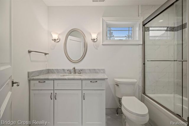 5820 Lakeview Avenue, Orchard Lake, MI 48323