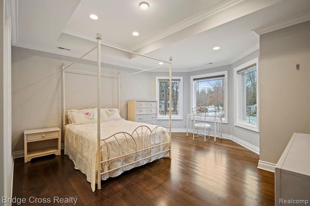 5820 Lakeview Avenue, Orchard Lake, MI 48323