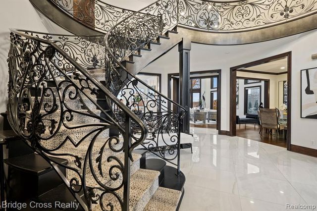 5820 Lakeview Avenue, Orchard Lake, MI 48323