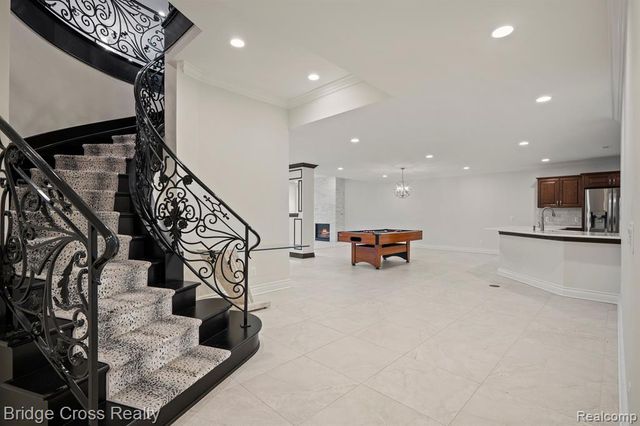 5820 Lakeview Avenue, Orchard Lake, MI 48323