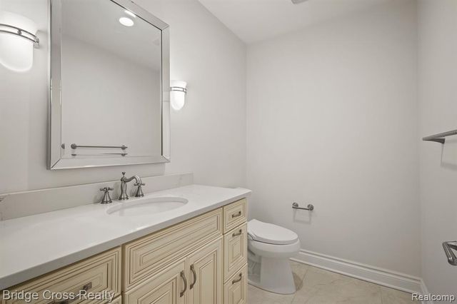 5820 Lakeview Avenue, Orchard Lake, MI 48323