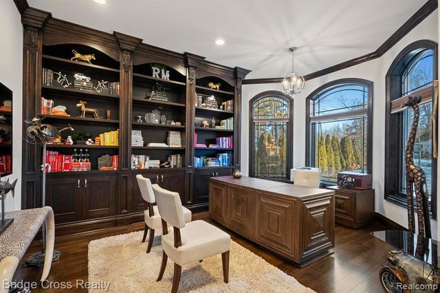 5820 Lakeview Avenue, Orchard Lake, MI 48323