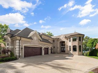 5820 Lakeview Avenue, Orchard Lake, MI 48323