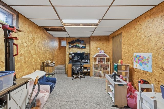 52 Birch St, Plymouth, MA 02360