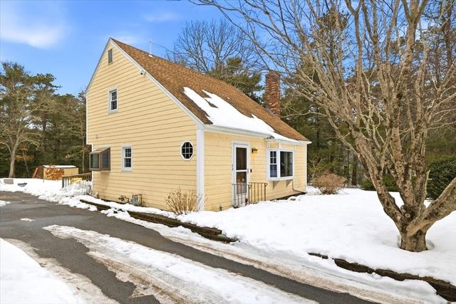 52 Birch St, Plymouth, MA 02360