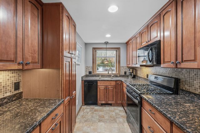 52 Birch St, Plymouth, MA 02360