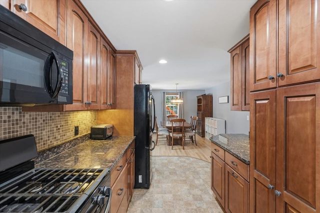 52 Birch St, Plymouth, MA 02360