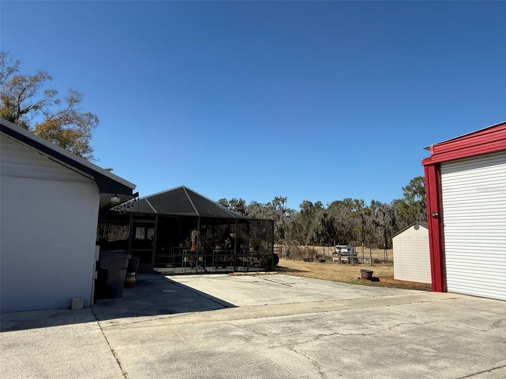 Image 3 of property listing at 1815 EWELL ROAD, Lakeland, FL 33811