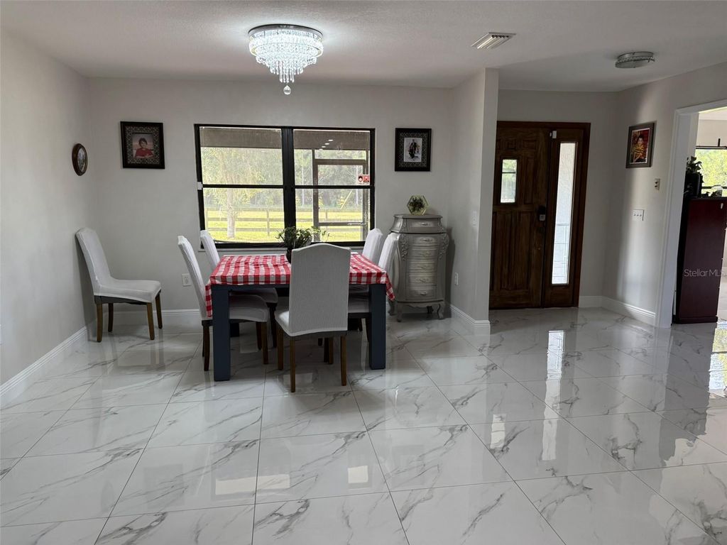 Image 9 of property listing at 1815 EWELL ROAD, Lakeland, FL 33811