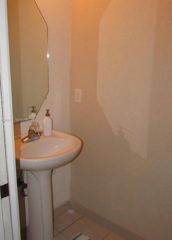 10763 NW 83rd Ter 5-26, Doral, FL 33178