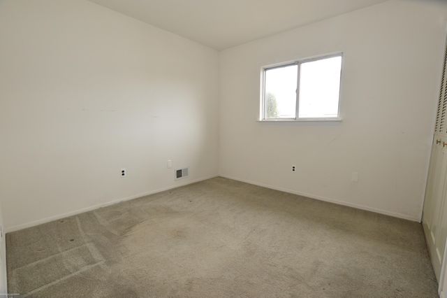 32610 Valley Dr Drive, Warren, MI 48093