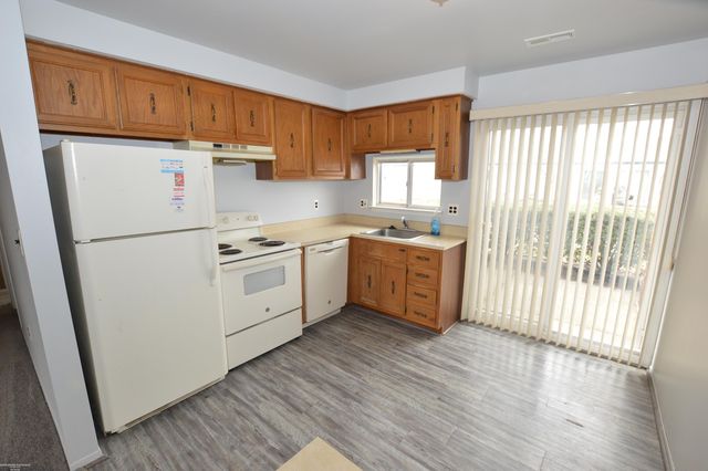 32610 Valley Dr Drive, Warren, MI 48093