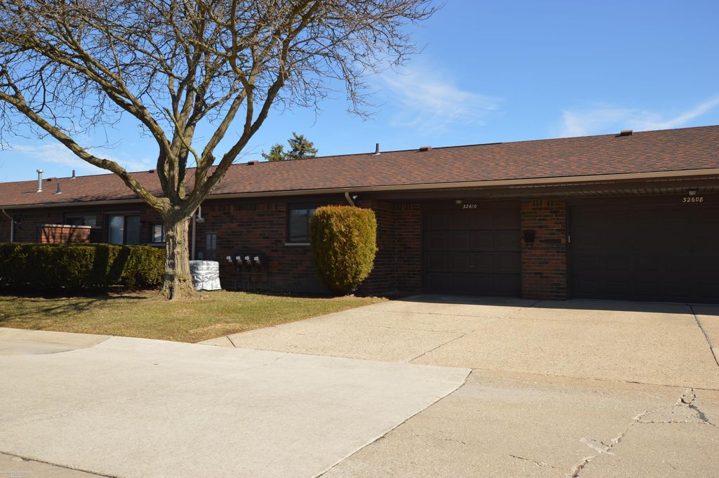 32610 Valley Dr Drive, Warren, MI 48093