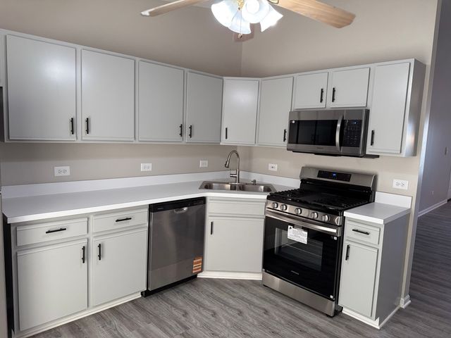 1411 BERTA Drive 2N, Crest Hill, IL 60403