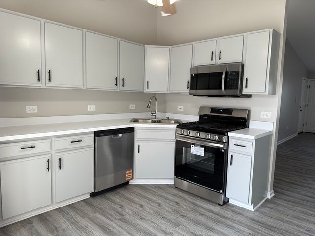 1411 BERTA Drive 2N, Crest Hill, IL 60403