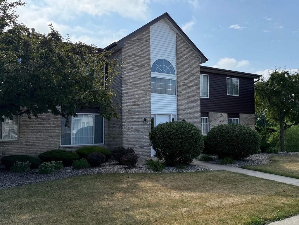 1411 BERTA Drive 2N, Crest Hill, IL 60403
