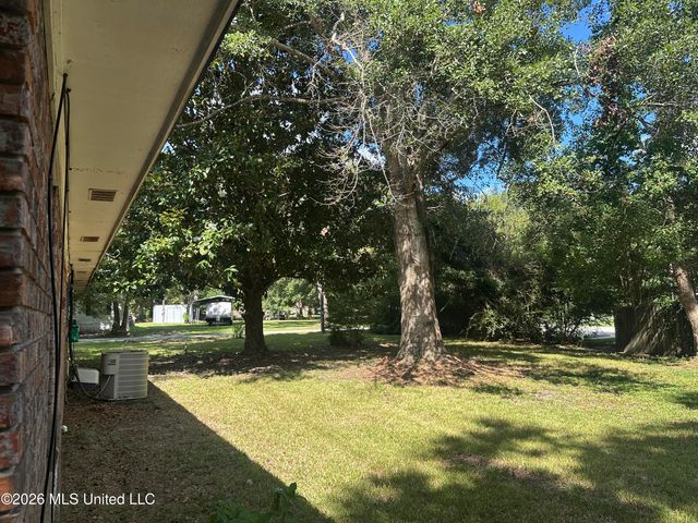 13637 Highway 613, Moss Point, MS 39562