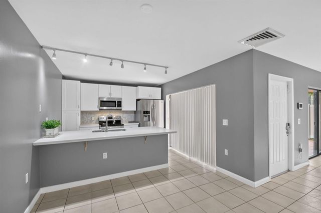 7109 71st Way, West Palm Beach, FL 33407