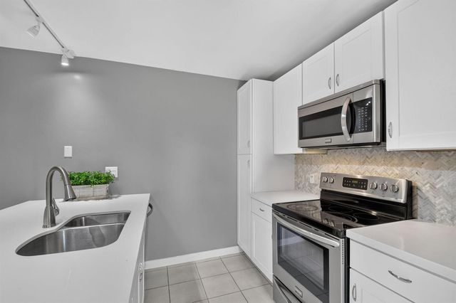 7109 71st Way, West Palm Beach, FL 33407