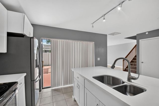 7109 71st Way, West Palm Beach, FL 33407