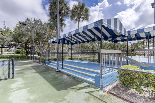 7109 71st Way, West Palm Beach, FL 33407