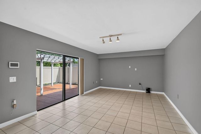 7109 71st Way, West Palm Beach, FL 33407