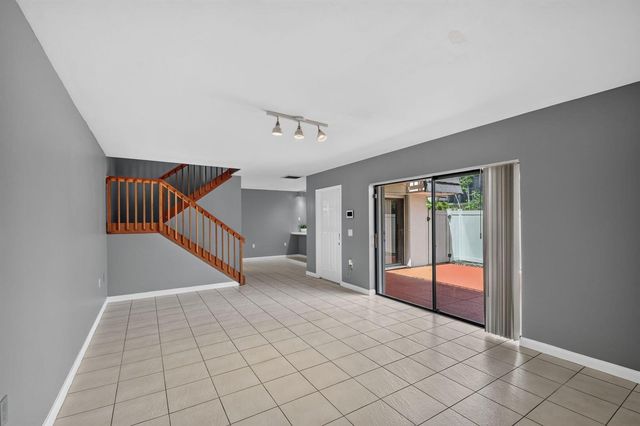 7109 71st Way, West Palm Beach, FL 33407