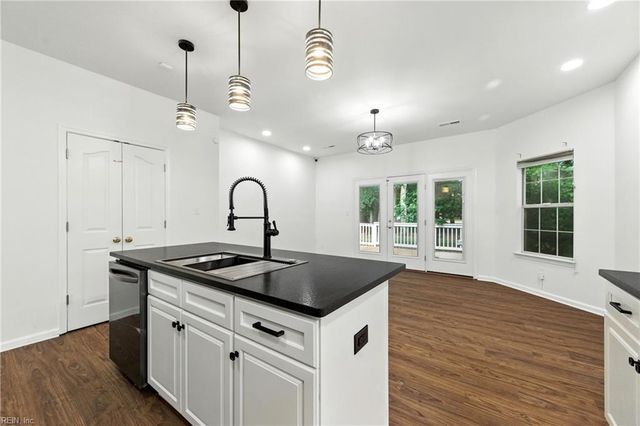 910 Drivers LN, Newport News, VA 23602