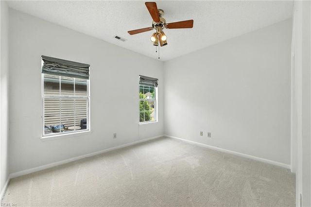 910 Drivers LN, Newport News, VA 23602