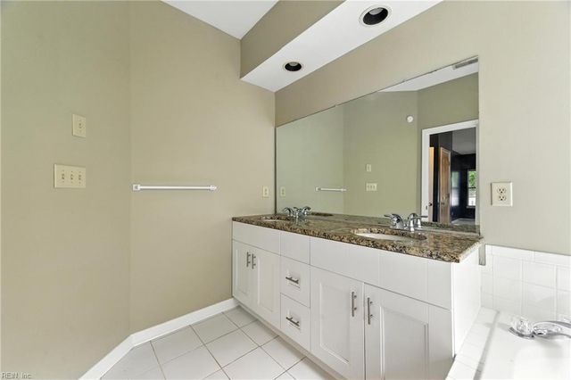 910 Drivers LN, Newport News, VA 23602