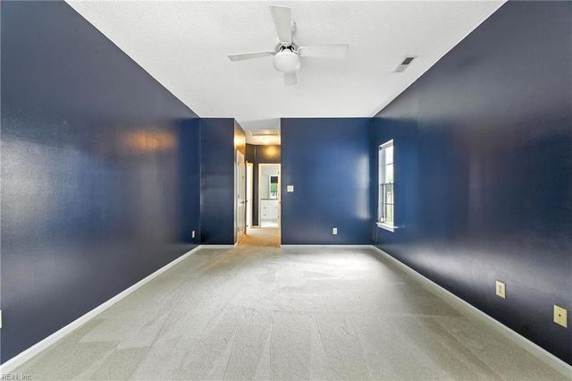 910 Drivers LN, Newport News, VA 23602
