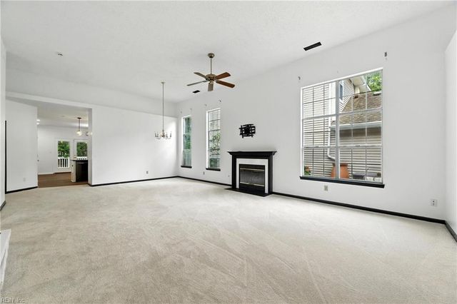 910 Drivers LN, Newport News, VA 23602