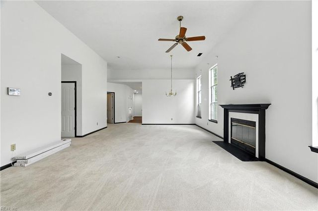 910 Drivers LN, Newport News, VA 23602
