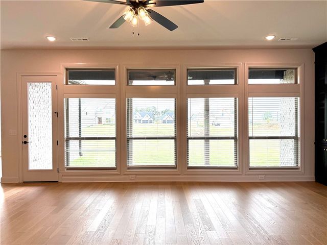 8900 W Comet Drive, Bentonville, AR 72713