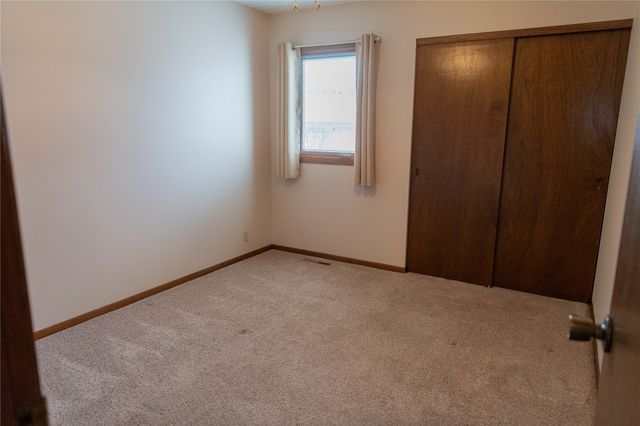 201 E 15th Street, Pella, IA 50219