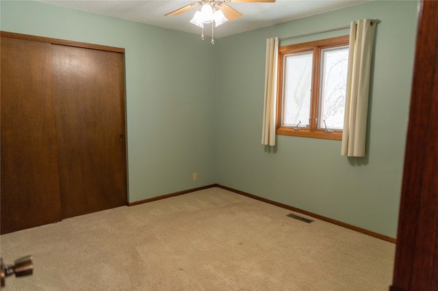 201 E 15th Street, Pella, IA 50219