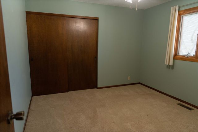 201 E 15th Street, Pella, IA 50219