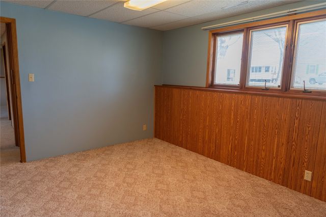 201 E 15th Street, Pella, IA 50219