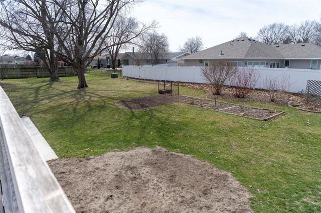 201 E 15th Street, Pella, IA 50219