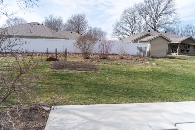 201 E 15th Street, Pella, IA 50219