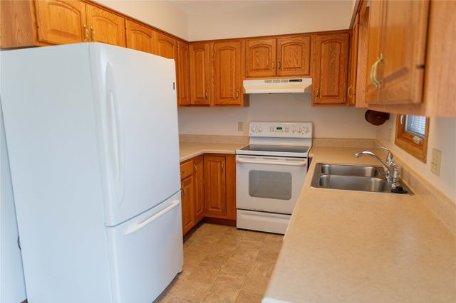 201 E 15th Street, Pella, IA 50219