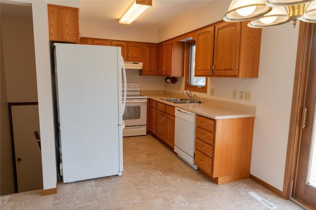 201 E 15th Street, Pella, IA 50219