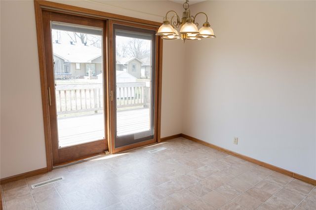 201 E 15th Street, Pella, IA 50219