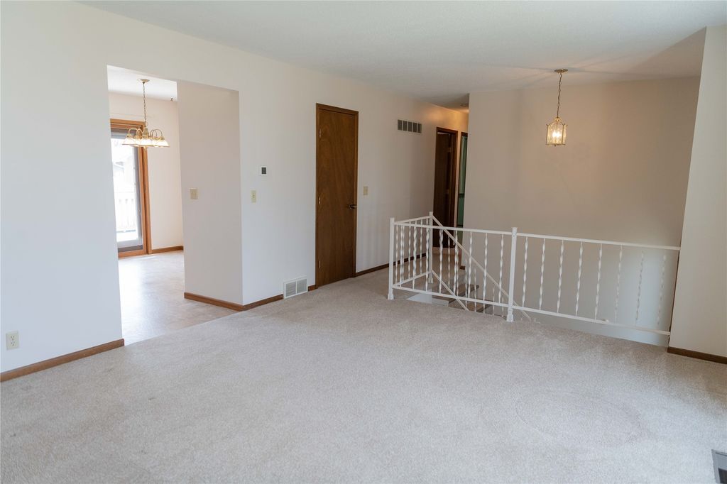 201 E 15th Street, Pella, IA 50219