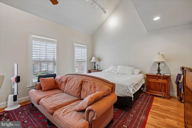 1309 MCLEAN CREST CT, Mclean, VA 22101
