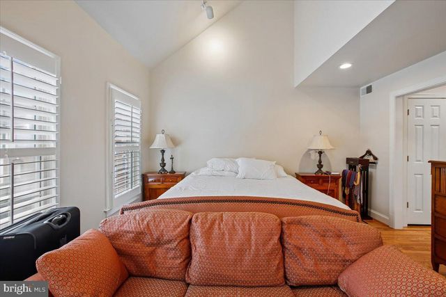 1309 MCLEAN CREST CT, Mclean, VA 22101