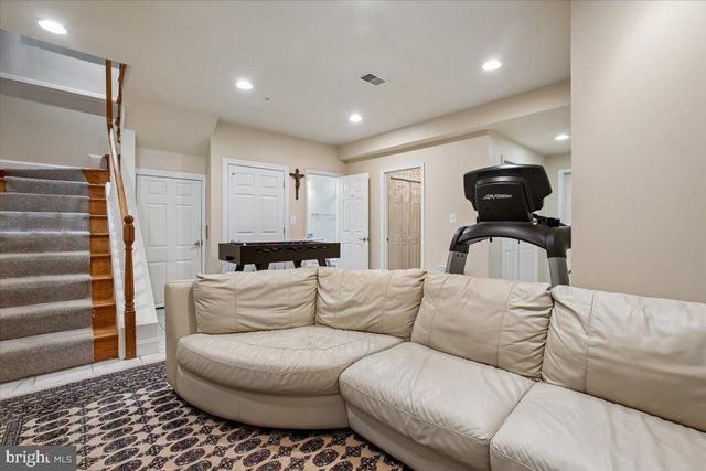 1309 MCLEAN CREST CT, Mclean, VA 22101
